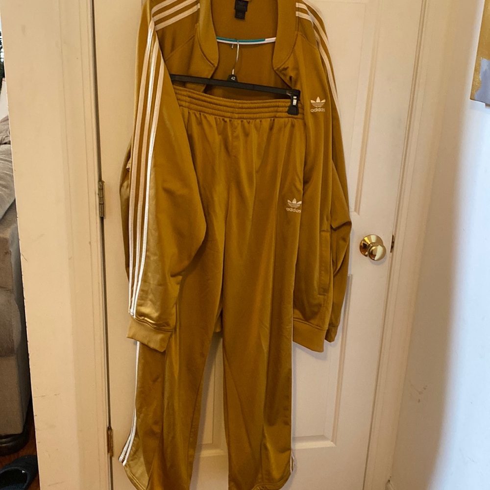 Adidas sweat suit